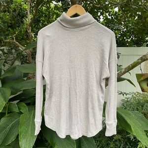 American Eagle Grey Ribbed Turtleneck Sweater Size M